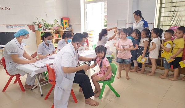 Tổ chức khám sức khỏe cho học sinh